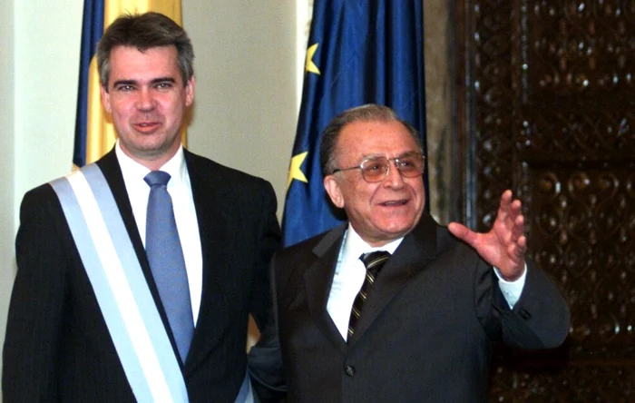 Michael Guest, ambasador al SUA în România între 2001-2004, alături de Ion Iliescu, în iunie 2004 FOTO Mediafax