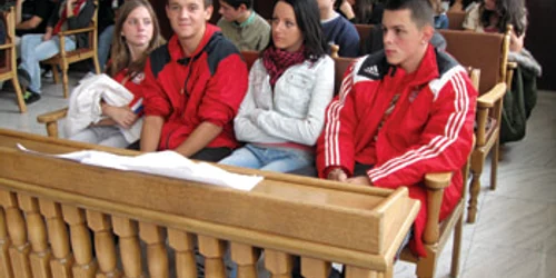 Reşiţa: Elevii s-au jucat de-a judecătorii (GALERIE FOTO)