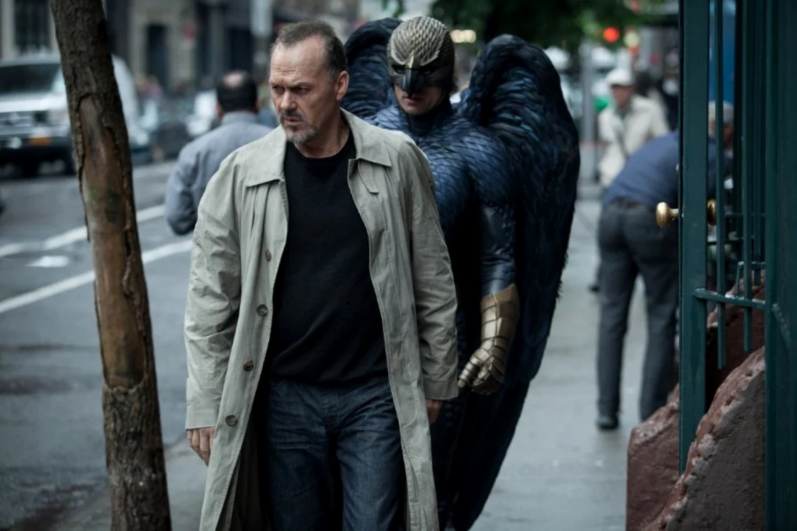 Michael Keaton, protagonistul Celui mai bun film la Oscar 2015, „Birdman/Omul pasăre sau virtutea nesperată a ignoranţei“ FOTO cinemagia.ro