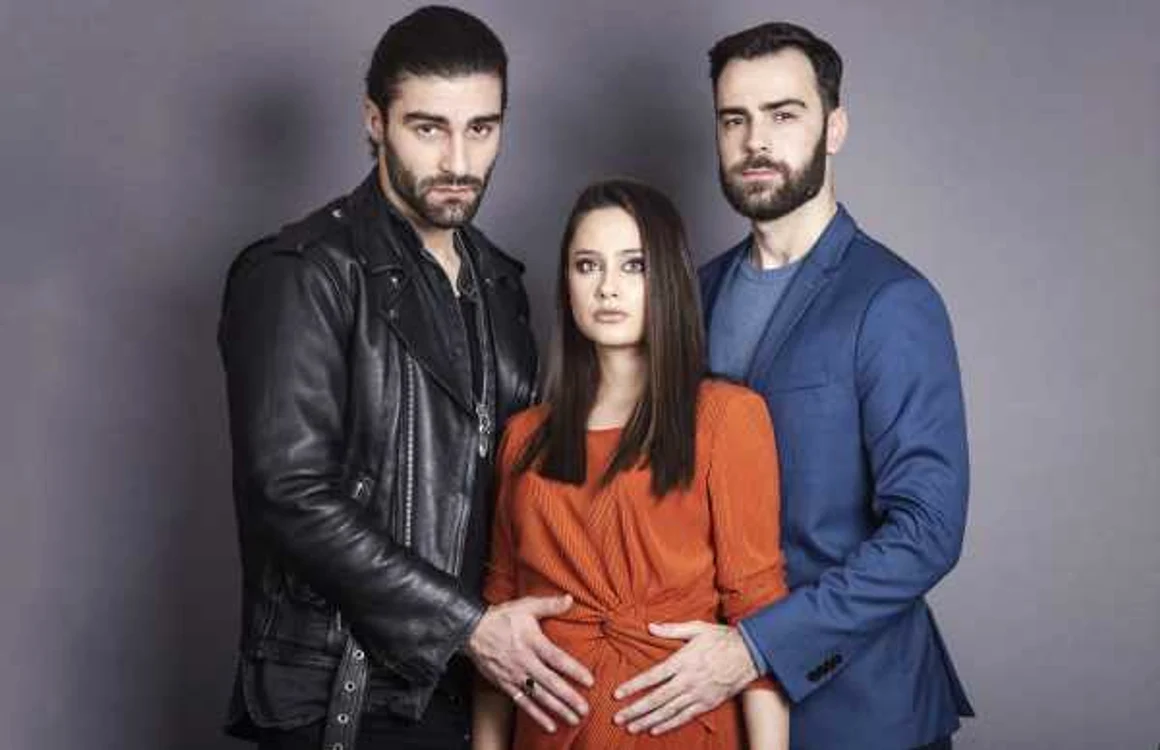 Ioana (Oana Cârmaciu) este însărcinată şi nu ştie cine este tatăl copilului FOTO Antena 1