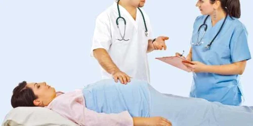 În spitalele româneşti, naşterile sunt asistate de moaşe sub coordonarea unui medic obstetrician 