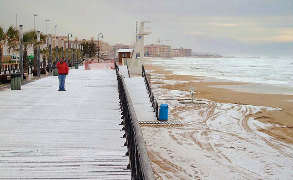 Turiştii din Marbella au asistat şocaţi la fenomenele meteo extremeFotografii: EPA/EFE