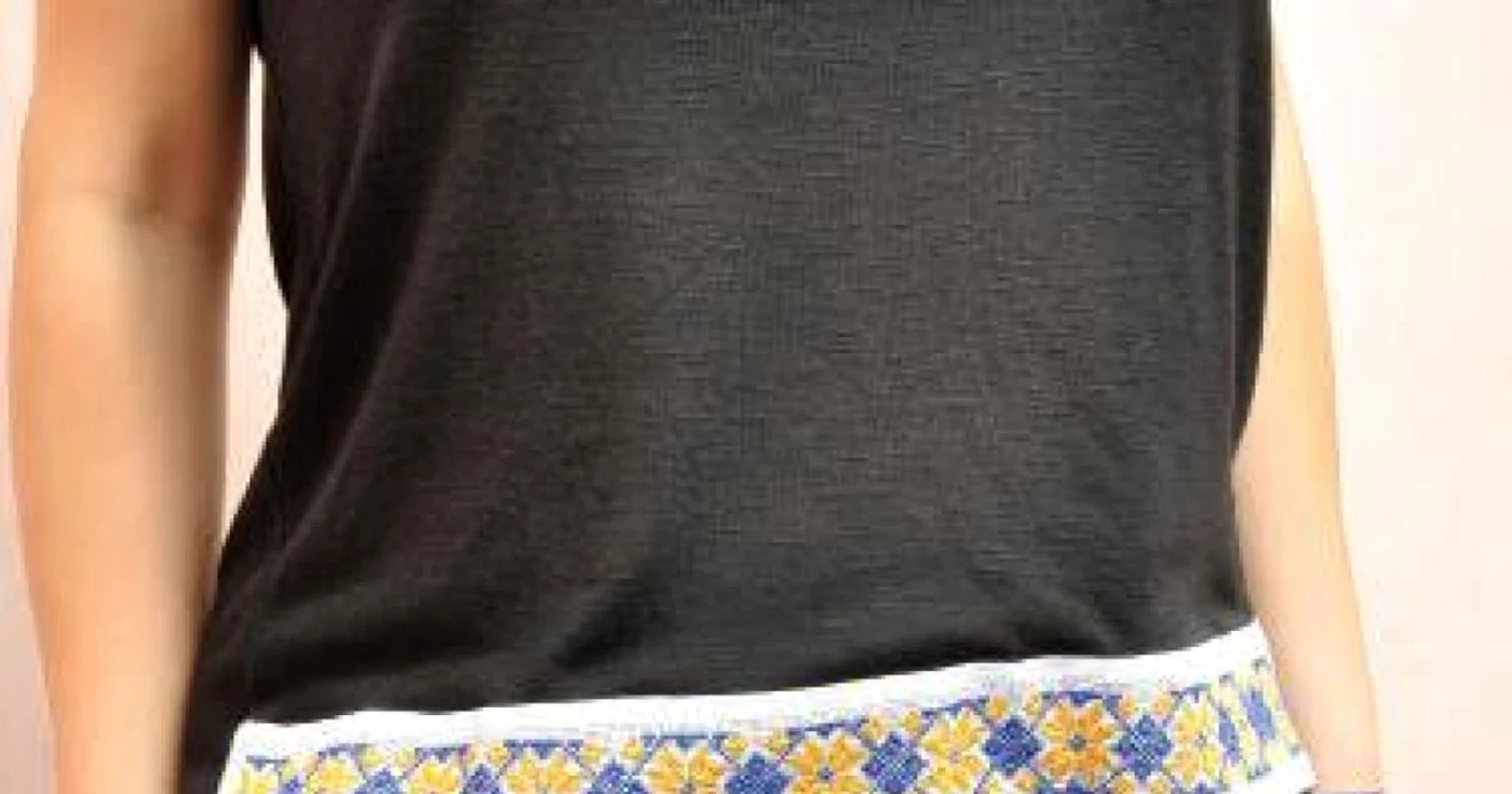 Cusăturile bunicii: învaţă cum să-ţi brodezi un tricou de bumbac cu modele tradiţionale româneşti