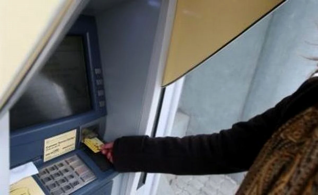 
    Bancomatele au cedat din cauza temperaturilor foarte scăzute. (Foto: Adevărul)  