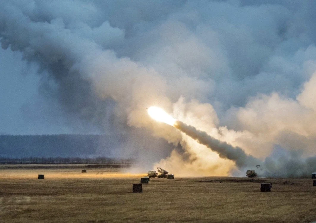 Lansatoare de rachete Himars FOTO Twitter @oleksiireznikov