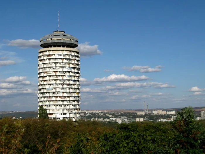 Blocul Romaniţa din CHişinău în ciuda gloriei apuse a devenit unul dintre cele mai urâte locuri din Republica Moldova.