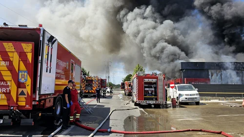 Incendiu puternic la un depozit Sameday din Iași FOTO: ISU Iași