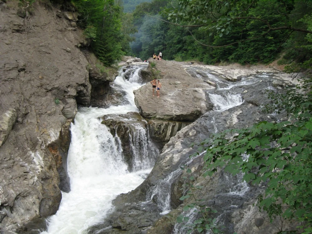 Cascada Putnei este monument natural de aproape jumătate de secol FOTO: Ştefan Borcea