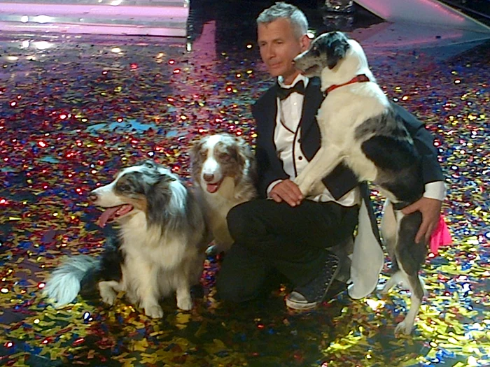 
    Bruno Icobeţ are o relaţie mai mult decât specială cu câinii lui (foto: Click!)  