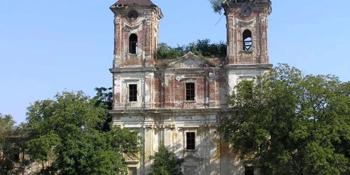 Biserica este extrem de afectată de trecerea timpului 