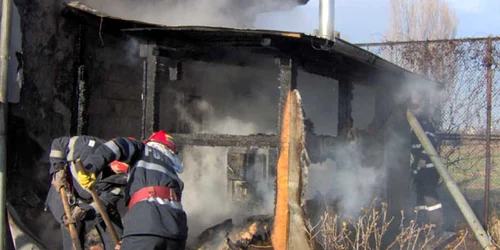 Pompierii au lichidat incendiul în această dimineaţă, la ora 7.00