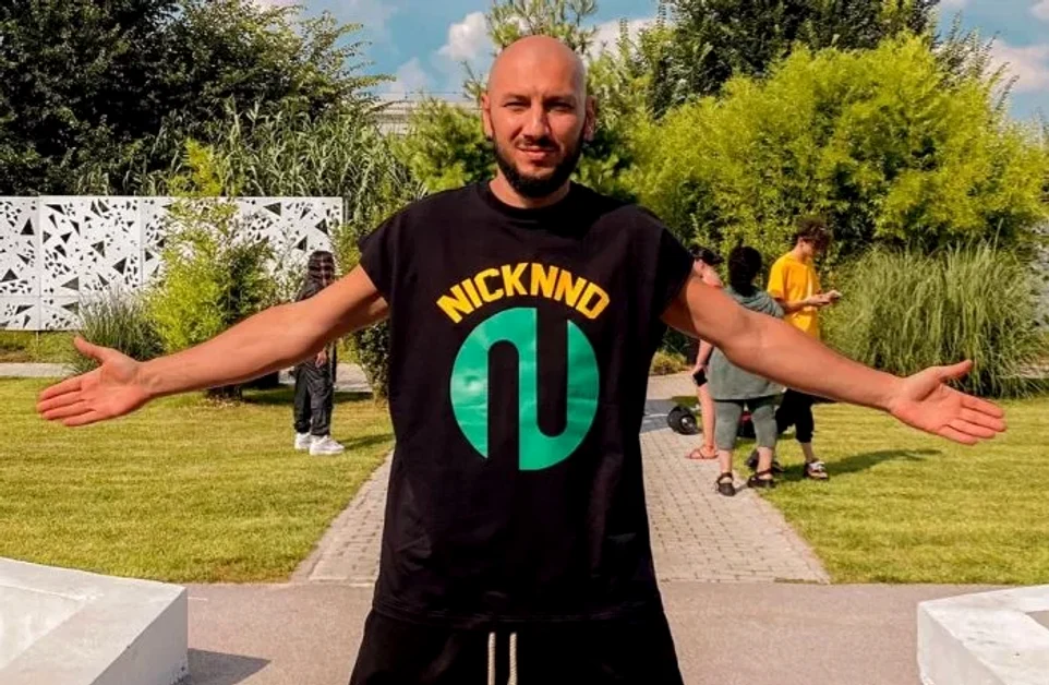 Nick nnd are acum 45 de ani și este tătic Sursa: Instagram