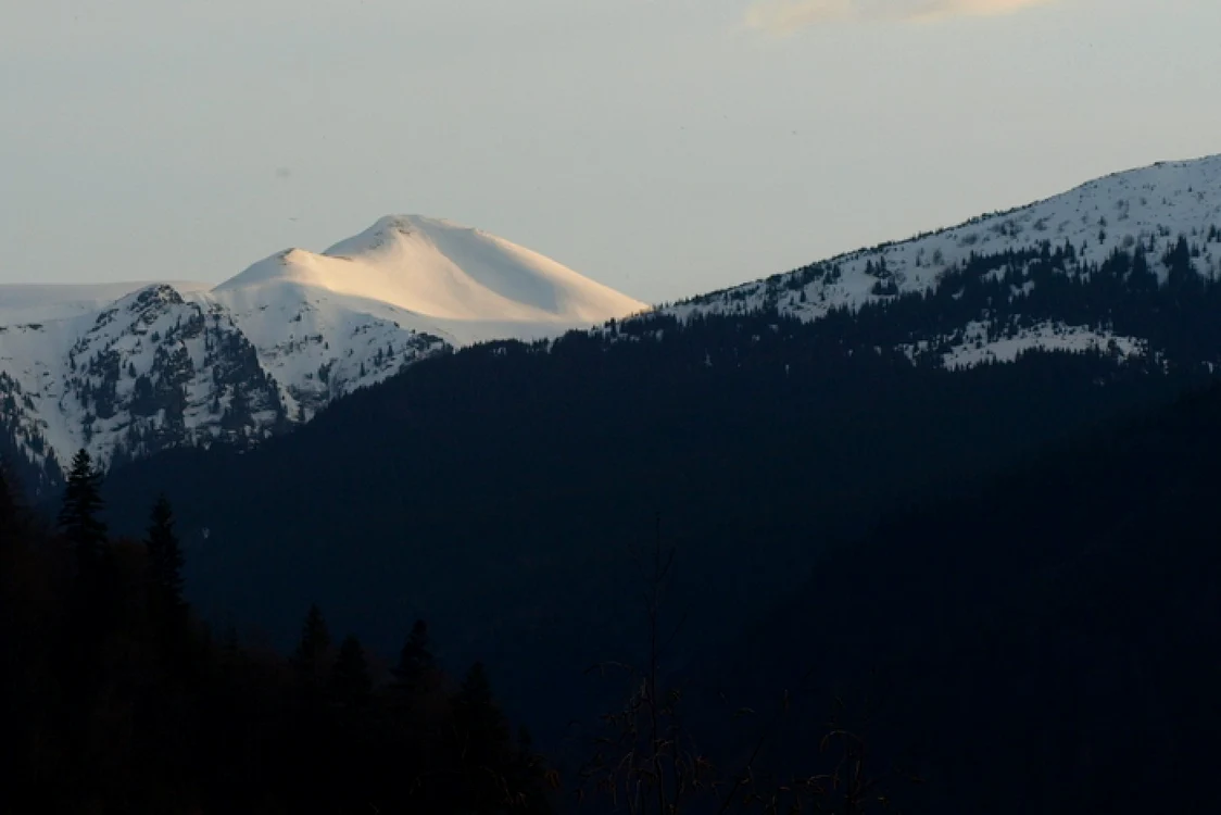 Geoparcul se întinde la poalele Retezatului. FOTO D.G. ARHIVĂ