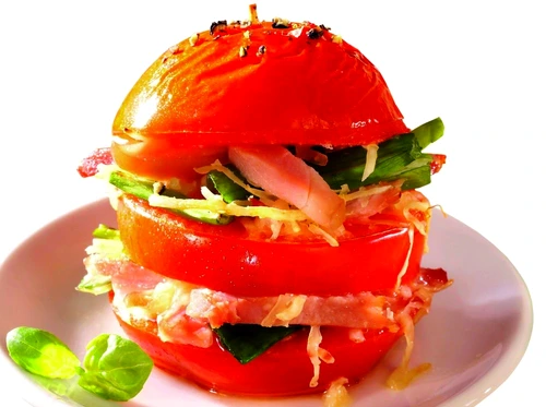 hamburger de rosii cu sunca si legume jpeg
