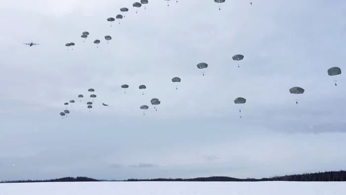 Militarii americani fac regulat numeroase exerciții la baza din Alaska / Sursa foto: News Sky