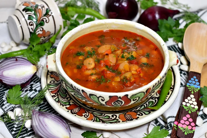 Borș moldovenesc de fasole FOTO caietulcuretete.com