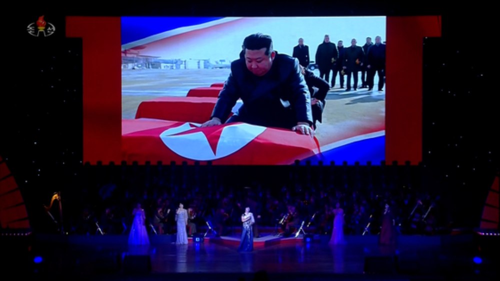 Spectacol și doliu la Phenian. Kim Jong Un, omagiu pentru soldații nord-coreeni căzuți pe frontul din Ucraina. Cum a apărut la televiziune