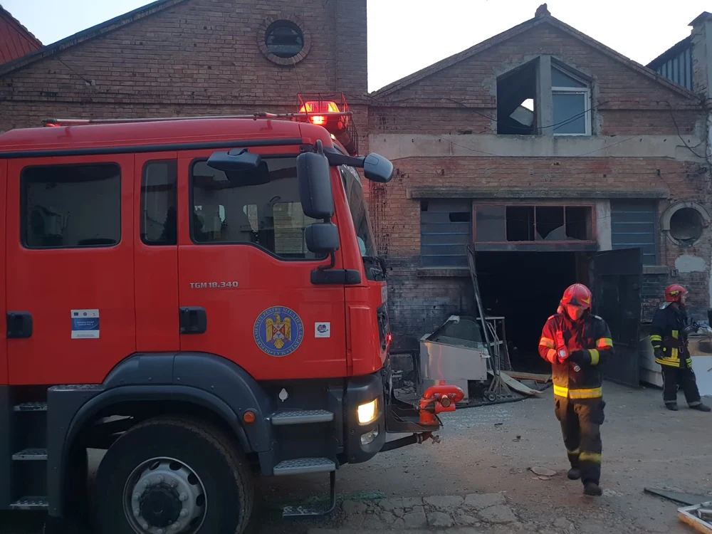 Explozie într-o hală din Galați FOTO: ISU Galați