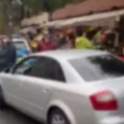 o femeie a lovit cu masina trei persoane aflate pe trotuar png