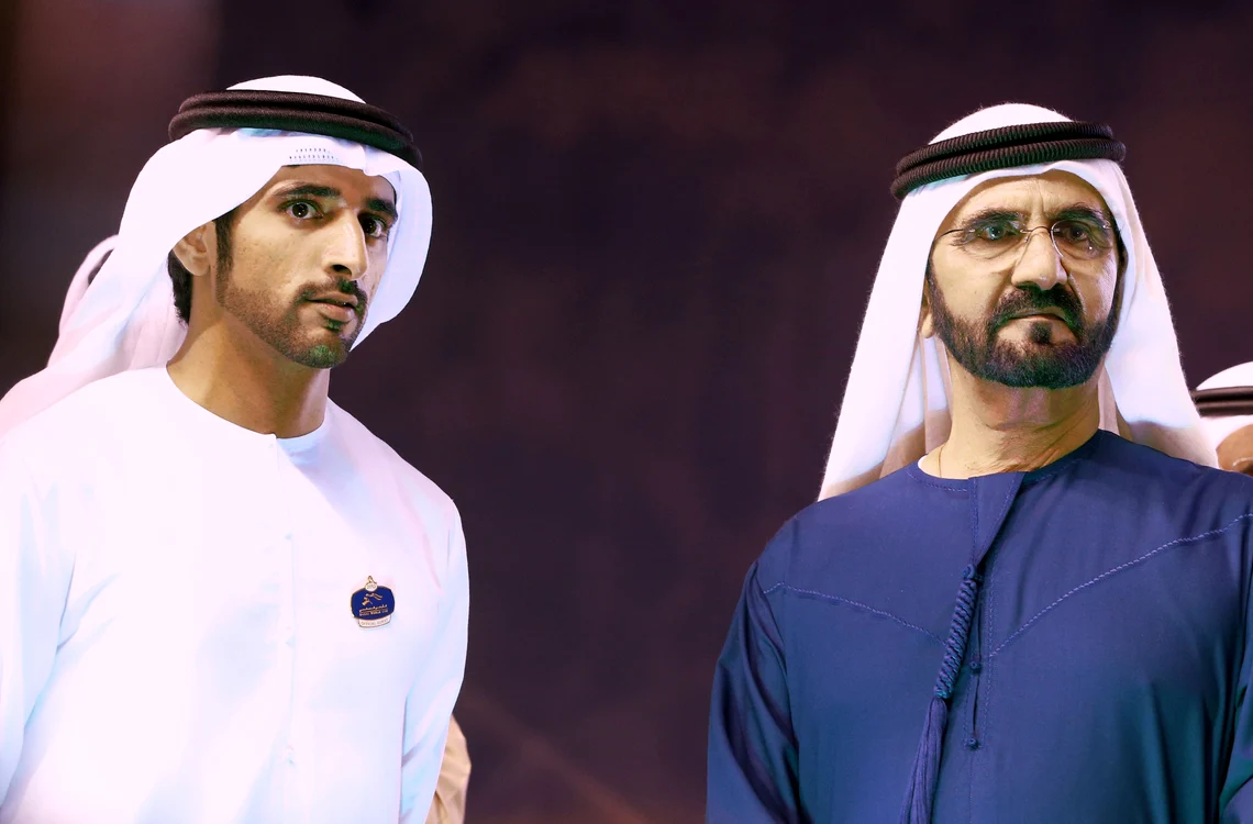 Șeicul Mohammed bin Rashid Al Maktoum (dreapta), șeful Emiratului Dubai și fiul său Hamdan, profimedia 0318138875 jpg