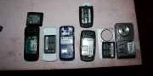 Telefoane furate de la elevi de către un grup de copii tâlhari