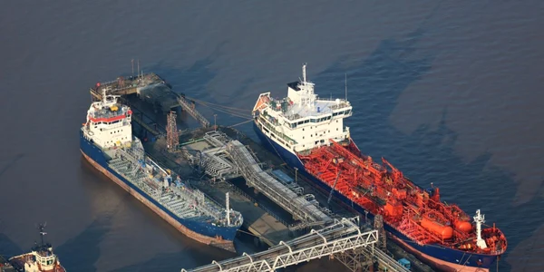 port britanic oil terminal foto shutterstock