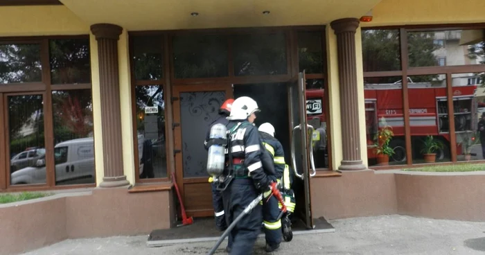 Pompierii au intervenit la timp si au stins focul