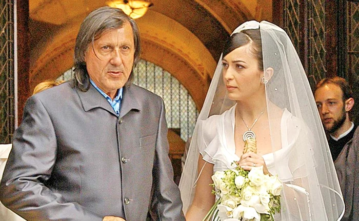 În 2003, s-a căsătorit cu Amalia