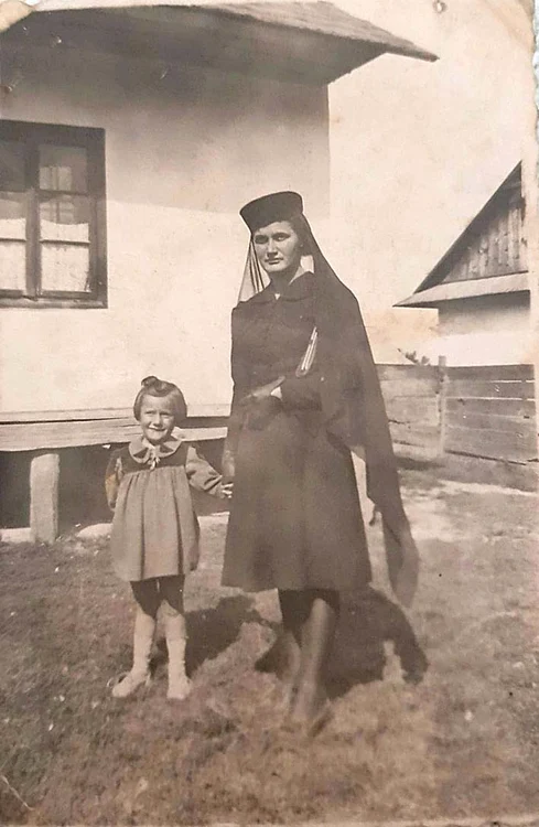 În tinereţe, alături de Adriana, fiica sa 