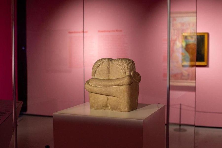 După o jumătate de secol, sculptura „Sărutul” de Brâncuși este expusă, timp de 10 zile, la București