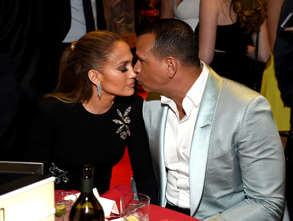 
    J Lo a fost cerută în căsătorie pe o plajă din BahamasFoto: Instagram  