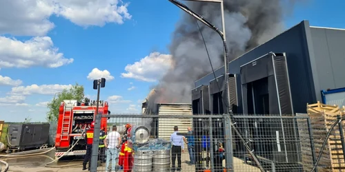 Incendiu la un depozit de alimente de la parcul de distracţii Therme