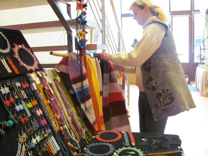 Șalurile din bumbac costă între 40 și 70 de lei