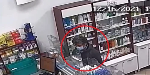 Femeia căutată de Poliţia din Sibiu care şi-a însuşit fără drept o borsetă cu 12000 de euro Foto captuă video