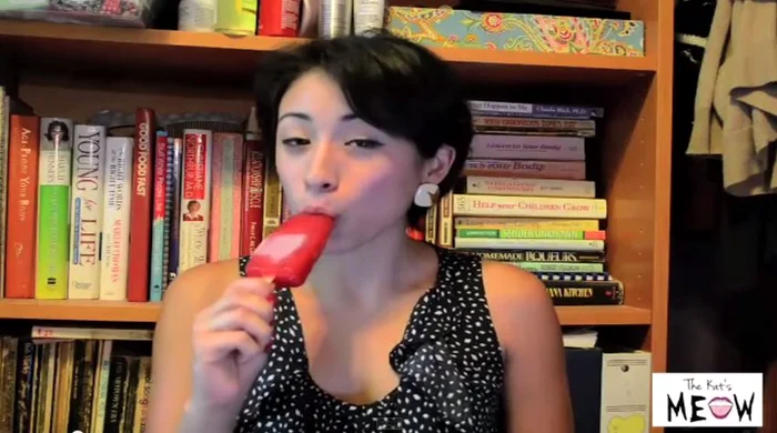 
    Thee Kats Meoww este o tânără cu peste 2000 de abonaţi la canalul ei de YoutubeFoto Youtube  