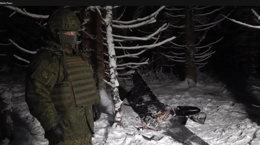 Moscova difuzează, în premieră, imagini cu o dronă despre care afirmă că ar fi fost doborâtă în apropierea reşedinţei lui Putin