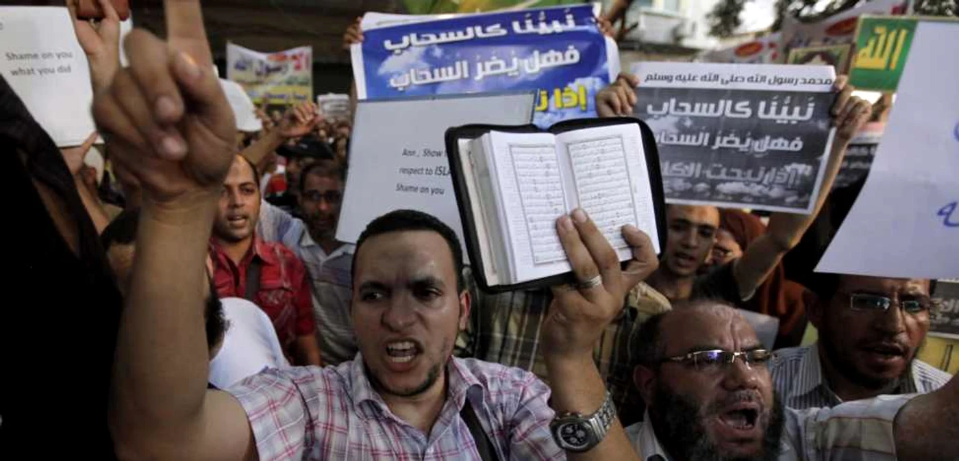 Protest în faţa ambasadei americane din Cairo. 