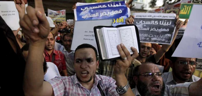 Protest în faţa ambasadei americane din Cairo. 
