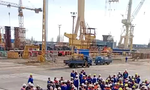 Protest la Șantierul Naval Damen Mangalia  Sursă BNS mp4 thumbnail png