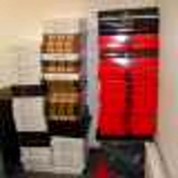 Flacoanele se aflau introduse în cutii (foto: IJPF Giurgiu)