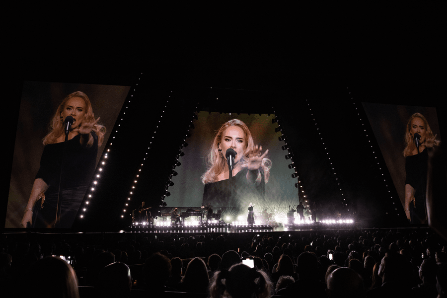 Momentul în care Adele a dispărut de pe scenă la finalul unui concert mult așteptat în Vegas VIDEO