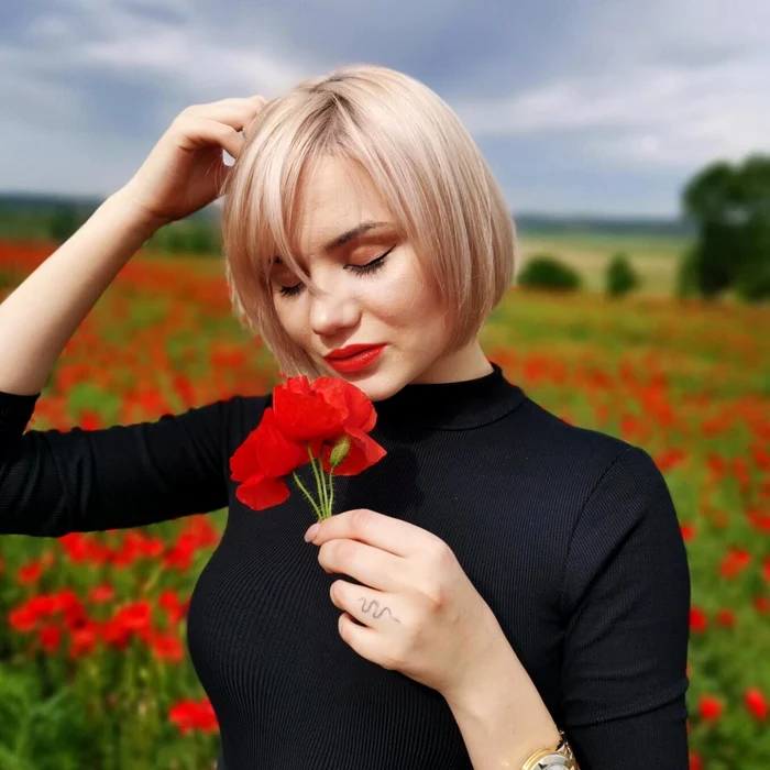 Tânără care a fost găsită spânzurată într-un dulap FOTO Facebook/ Laura Alexandroaia
