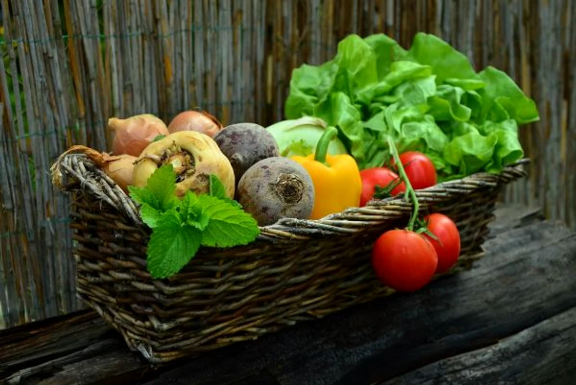 
    Alege să pui pe farfurie alimente intens colorate.www.clickpentrufemei.ro  