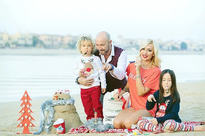 Familia Zenga  a construit în  Dubai un om de  “zăpadă” din nisip