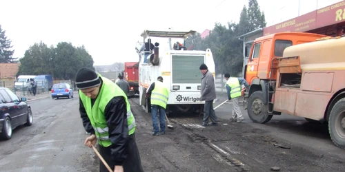 Strada Golescu a fost luată cu asalt în această dimineaţă de muncitori