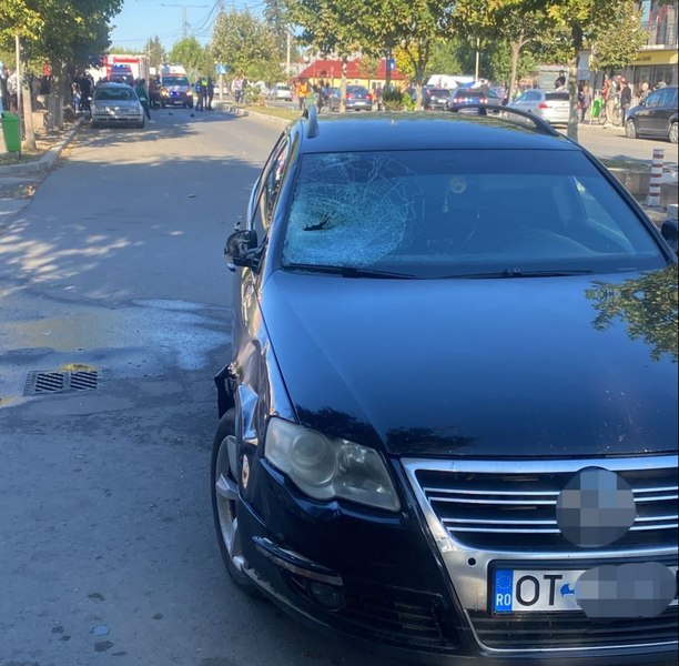 Cuplu de bătrâni, lovit pe trecerea de pietoni de un șofer de 24 ani. Bărbatul a murit, femeia este la spital