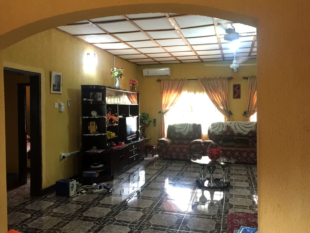 
    Aşa arată interiorul casei în acre locuieşte acum familia lui Anthonyfoto: arhivă personală  
