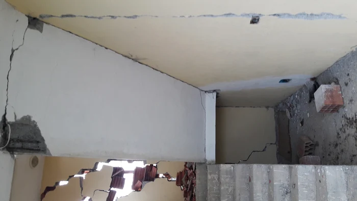 Casa a fost afectată de cutremurul din Albania