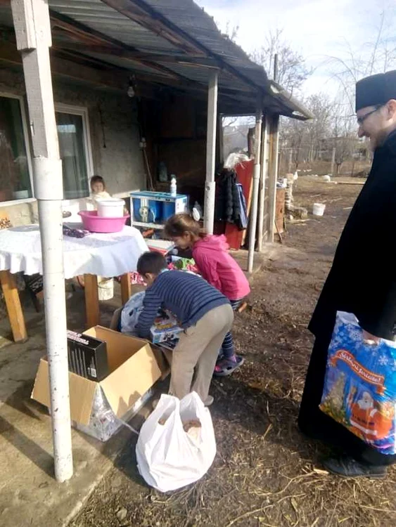 Darurile preotului Vasiliu de la Oprişeneşti FOTO Costiuc Petrică