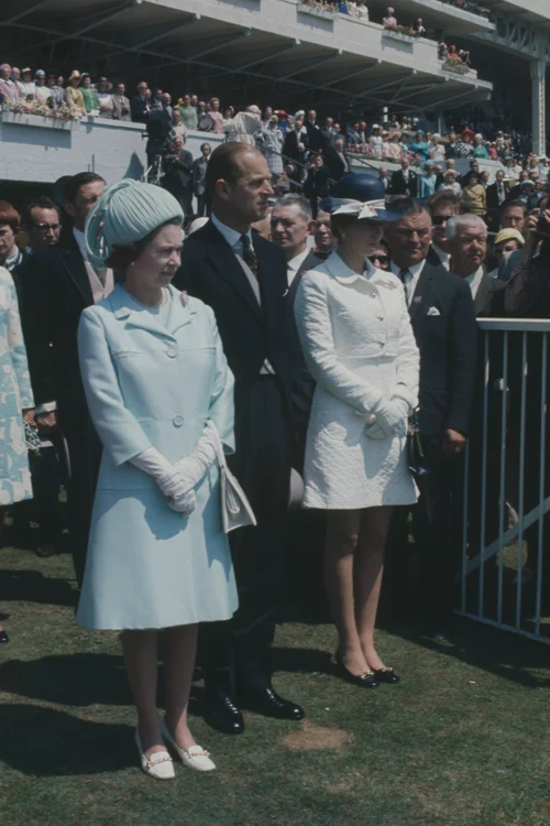 În 1970, Regina Elisabeta a II-a a fost surprinsă prima oară încălțată cu pantofi Anello & Davide
